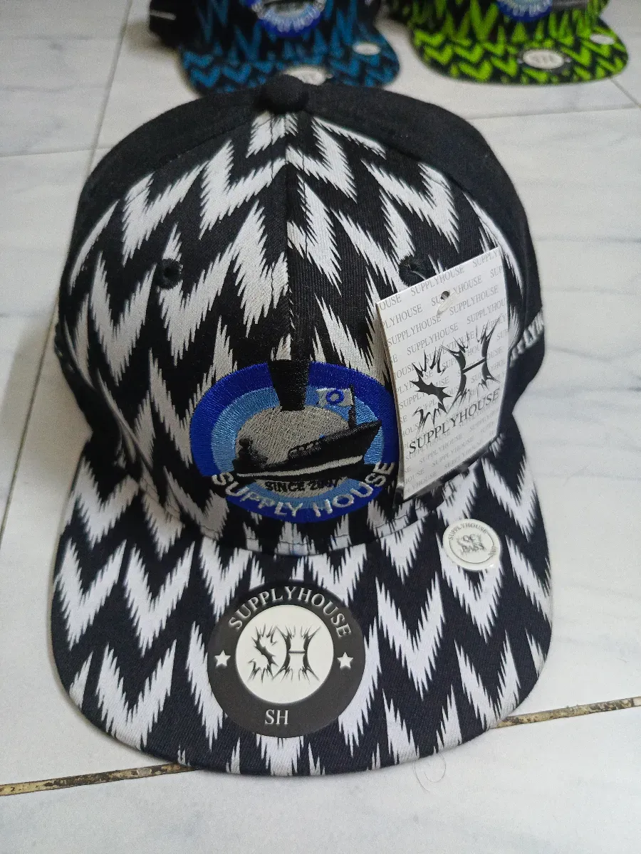 Modern Print Cap - Image 2