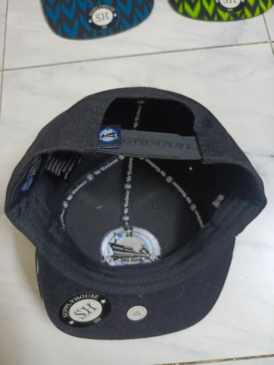 Modern Print Cap - Image 4